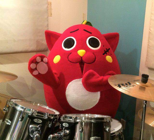 推特爆紅《打鼓超狂的吉祥物》X Japan經典曲「紅」打起來也是輕而易舉 推特爆紅《打鼓超狂的吉祥物》X Japan經典曲「紅」打起來也是輕而易舉