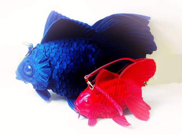 純手工《皮革金魚包》那個魚鰭未免也太美 還有青蛙跟烏龜手工包喔 純手工《皮革金魚包》那個魚鰭未免也太美 還有青蛙跟烏龜手工包喔