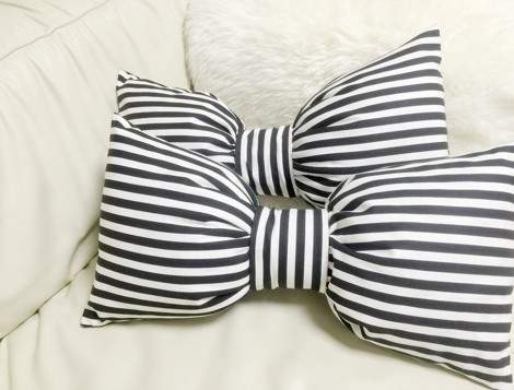 《DIY蝴蝶結抱枕》可愛緞帶不求人自己就可以做做看 《DIY蝴蝶結抱枕》可愛緞帶不求人自己就可以做做看