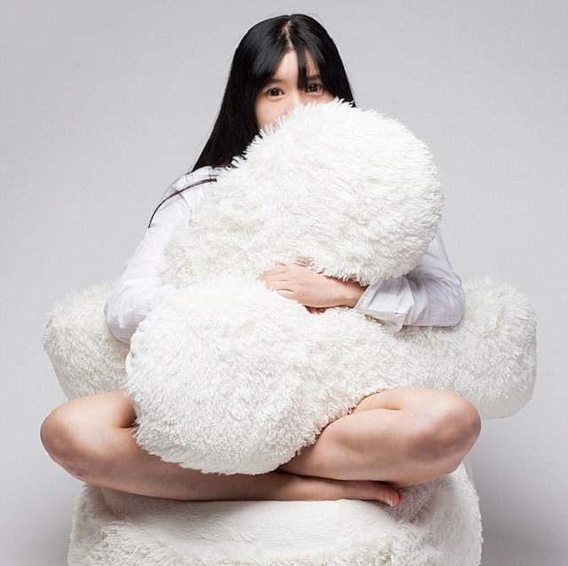 韓設計師推出《擁抱沙發》夜晚哥終於不寂寞了......