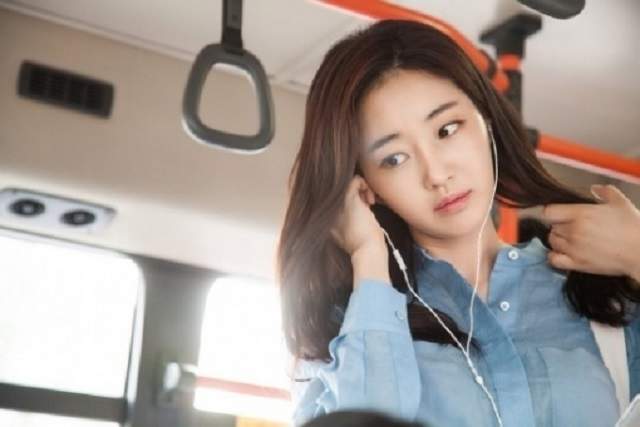 《公車上的尷尬時刻》不要一直霸佔位置阿......