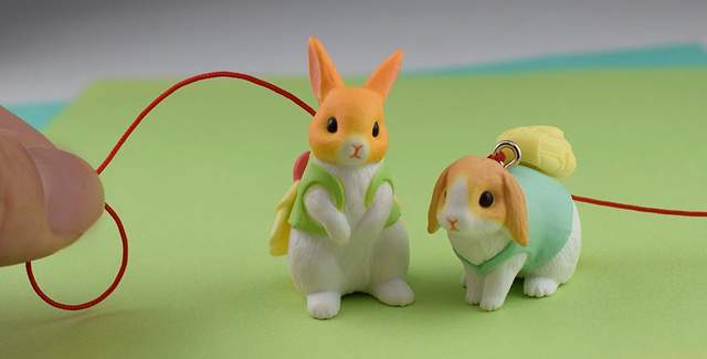 可愛到犯規《遛兔兔轉蛋》背上的配件還可以更換耶