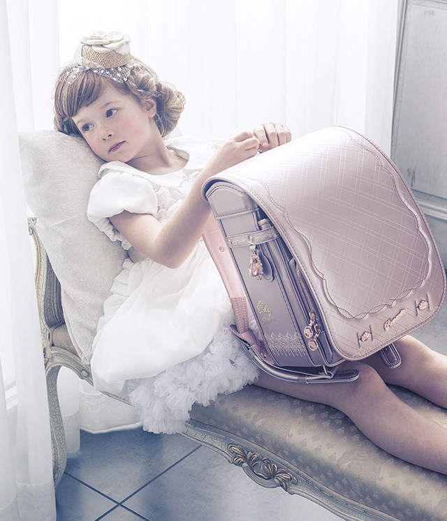 《LIRICO歐風硬式書包》看到都會嚇一跳怎麼可以好看成這樣的小學生書包 《LIRICO歐風硬式書包》看到都會嚇一跳怎麼可以好看成這樣的小學生書包