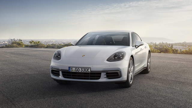 馬力462匹《Porsche Panamera 4 E-Hybrid》預告巴黎放電 馬力462匹《Porsche Panamera 4 E-Hybrid》預告巴黎放電