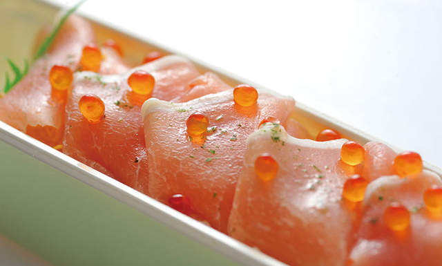 《鮭魚卵代替醬油吃法》網路話題壽司原來是得獎的機場便當 《鮭魚卵代替醬油吃法》網路話題壽司原來是得獎的機場便當