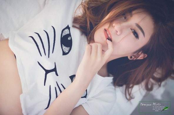 《泰國慵懶喵正妹》假日就該好好的躺在床上放空❤