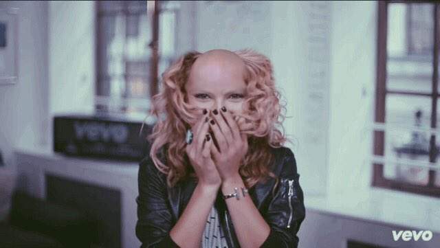 除毛液當洗髮精《美少女慘變禿頭大叔》網友：變成戰鬥民族普丁惹…