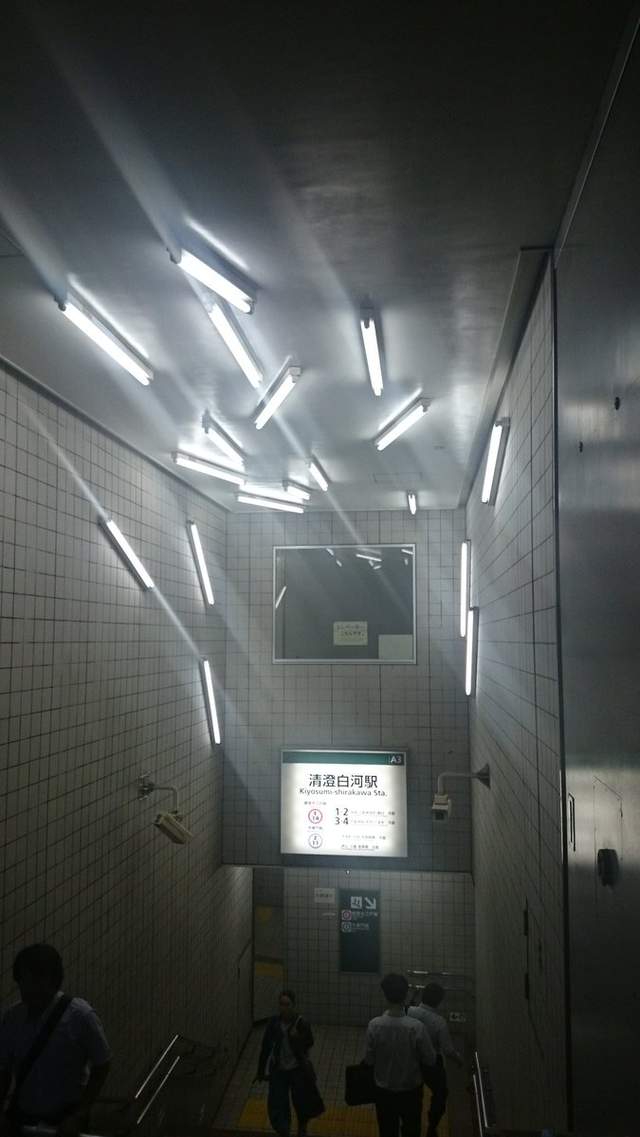 東京《清澄白河站的燈光好可怕》也太藝術化了 簡直逼死強迫症 - 圖片3