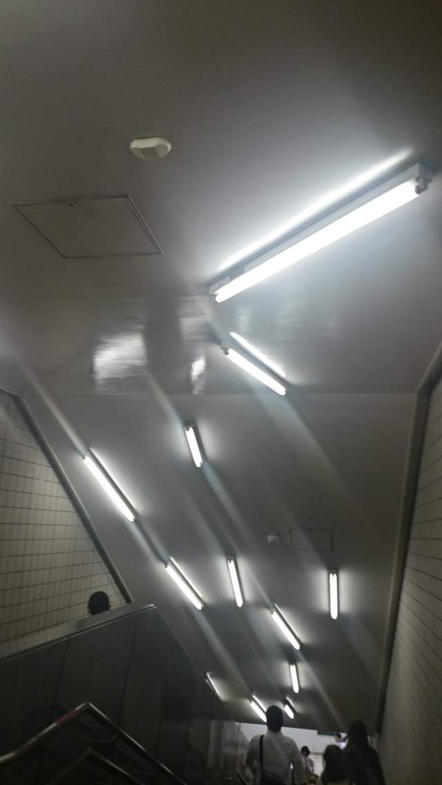 東京《清澄白河站的燈光好可怕》也太藝術化了 簡直逼死強迫症 - 圖片4