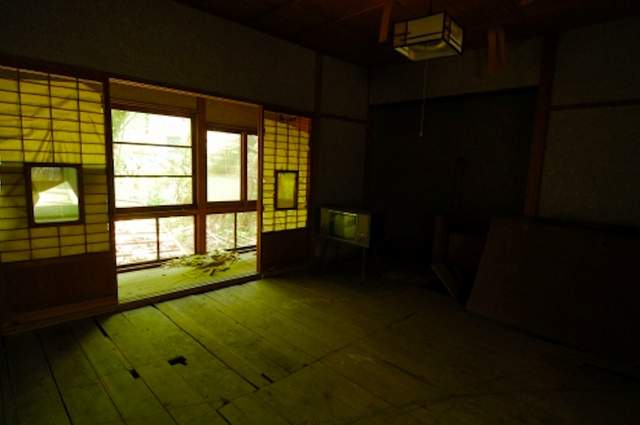 推特《隱藏的房間》中古屋發現神秘房間...裡面似乎有詛咒用的道具!? 推特《隱藏的房間》中古屋發現神秘房間...裡面似乎有詛咒用的道具!?