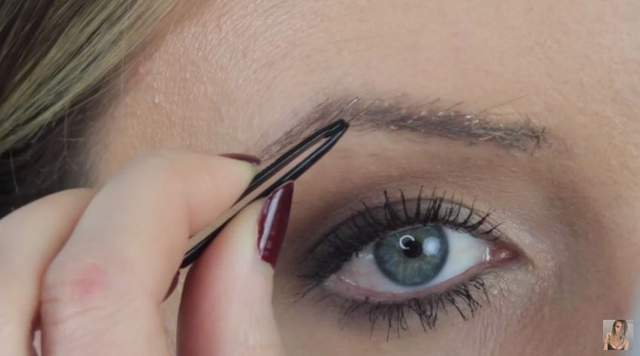 冒險示範？《用頭髮增加眉毛量》持續一個月就要變光頭惹......