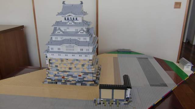 《樂高姬路城》不但完成度超高還是一款可動的立體書喔 《樂高姬路城》不但完成度超高還是一款可動的立體書喔