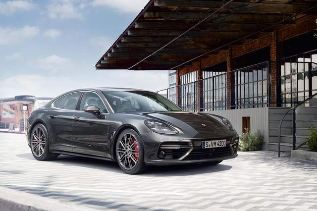 新世代《Porsche Panamera》終於一絲不掛秀出性感身軀 新世代《Porsche Panamera》終於一絲不掛秀出性感身軀