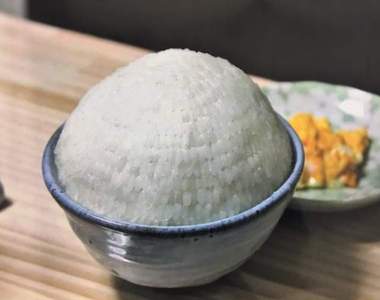 【密集恐懼症注意】美大生作品《整齊排列的白飯》近看才突然襲擊的噁心感覺... 【密集恐懼症注意】美大生作品《整齊排列的白飯》近看才突然襲擊的噁心感覺...