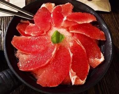 《超像生魚片丼飯的葡萄柚刨冰》你不說我以為是真的阿(´⊙ω⊙`) 《超像生魚片丼飯的葡萄柚刨冰》你不說我以為是真的阿(´⊙ω⊙`)
