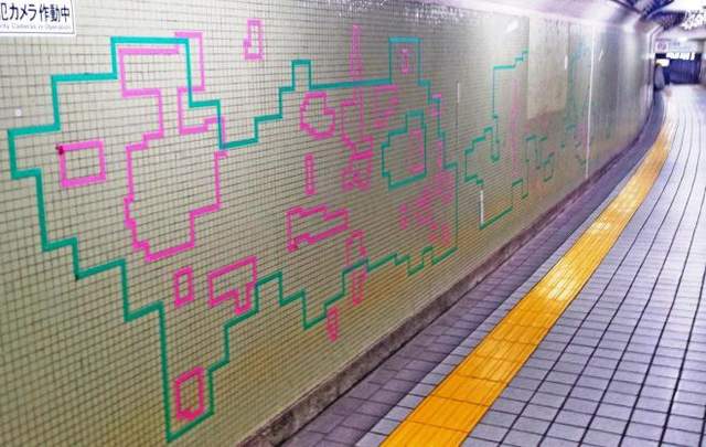 《車站藝術的真相》讓乘客感動的膠帶藝術原來是個美麗的誤會ww