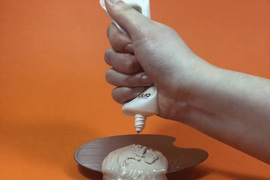 會讓女生崩潰的《破壞化妝品》不過也有人覺得很舒壓? 會讓女生崩潰的《破壞化妝品》不過也有人覺得很舒壓?