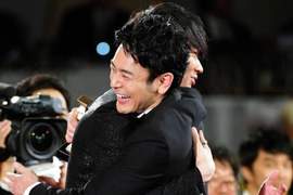 《日本電影金像獎》頒獎典禮 妻夫木聰&綾野剛愛的抱抱閃瞎雙眼(喂) 《日本電影金像獎》頒獎典禮 妻夫木聰&綾野剛愛的抱抱閃瞎雙眼(喂)