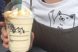 《星巴克店員超暖心服務》杯身塗鴉再現你身上衣服的圖樣♪ 《星巴克店員超暖心服務》杯身塗鴉再現你身上衣服的圖樣♪