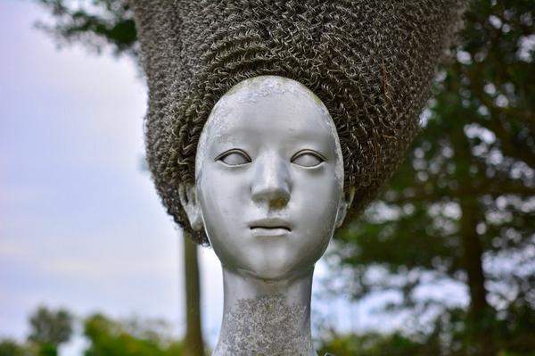《恐怖公園雕刻》隨風搖擺的女人雕像即使長大後再看還是一樣陰影啊啊啊... 《恐怖公園雕刻》隨風搖擺的女人雕像即使長大後再看還是一樣陰影啊啊啊...