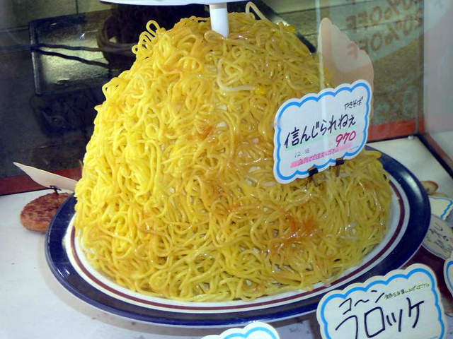 北海道《超大份量炒麵》連菜單命名都讓人感受到老闆的瘋狂ww