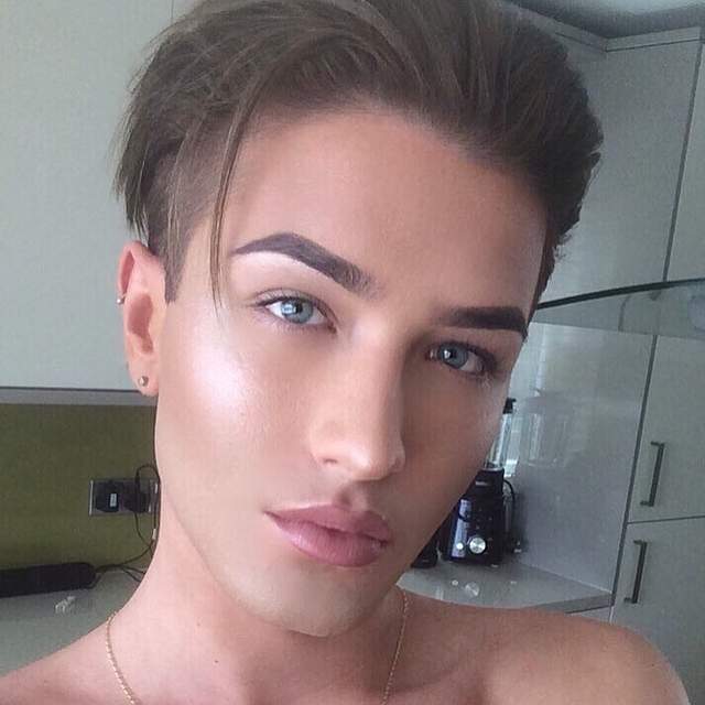 不平等待遇《愛漂亮帶妝上班的美男被上司禁止》男生化妝有那麼奇怪嗎? 不平等待遇《愛漂亮帶妝上班的美男被上司禁止》男生化妝有那麼奇怪嗎?