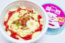 韓國《泡麵冰淇淋설in면》激似泡麵的冰淇淋讓網友大驚奇 韓國《泡麵冰淇淋설in면》激似泡麵的冰淇淋讓網友大驚奇