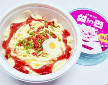 韓國《泡麵冰淇淋설in면》激似泡麵的冰淇淋讓網友大驚奇 韓國《泡麵冰淇淋설in면》激似泡麵的冰淇淋讓網友大驚奇