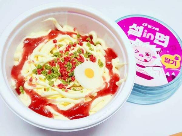 韓國《泡麵冰淇淋설in면》激似泡麵的冰淇淋讓網友大驚奇 韓國《泡麵冰淇淋설in면》激似泡麵的冰淇淋讓網友大驚奇