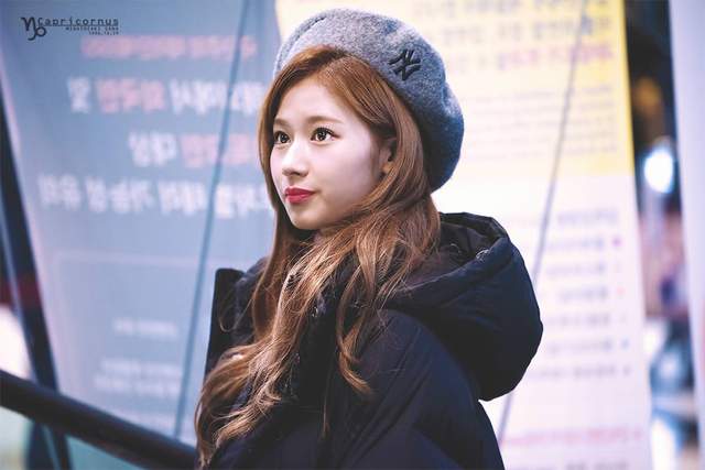 她被韓國媒體譽為《最適合帶貝蕾帽的少女》這頂帽子也跟著上熱搜榜 她被韓國媒體譽為《最適合帶貝蕾帽的少女》這頂帽子也跟著上熱搜榜