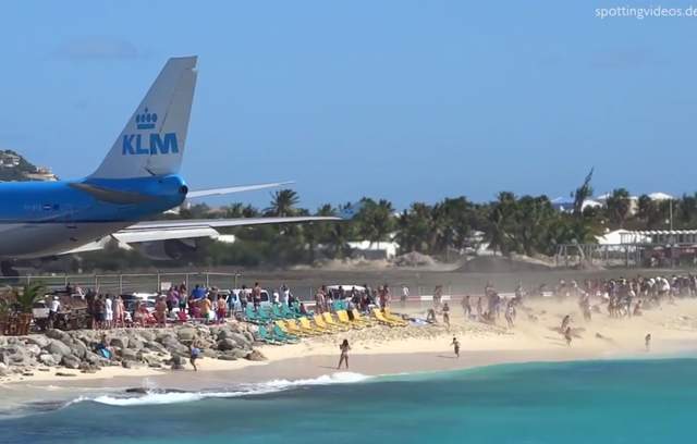 《飛機氣流殺人意外》起飛時真的不要以為離飛機很近也不會有事