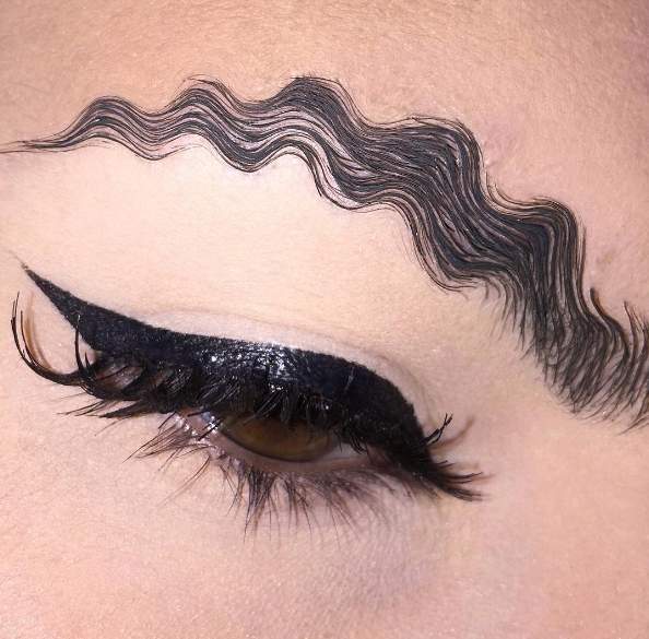 IG新流行《波浪眉》已經讓人無法理解時尚是什麼了... IG新流行《波浪眉》已經讓人無法理解時尚是什麼了...