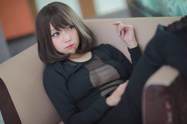 《宮本彩希穿進化版殺死童貞服》從後面看更是性感到令人噴血