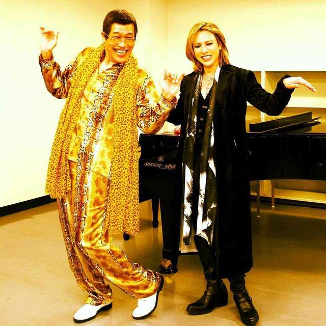 夢幻共演?PICO太郎遇到YOSHIKI《PPAP變成了Forever PPAP》超抒情的PPAP也是不錯聽的w 夢幻共演?PICO太郎遇到YOSHIKI《PPAP變成了Forever PPAP》超抒情的PPAP也是不錯聽的w