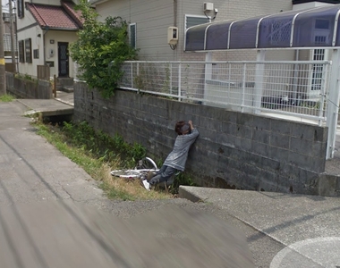 Google街景《腳踏車大媽的悲劇》一時興起查查以前住的地方... Google街景《腳踏車大媽的悲劇》一時興起查查以前住的地方...