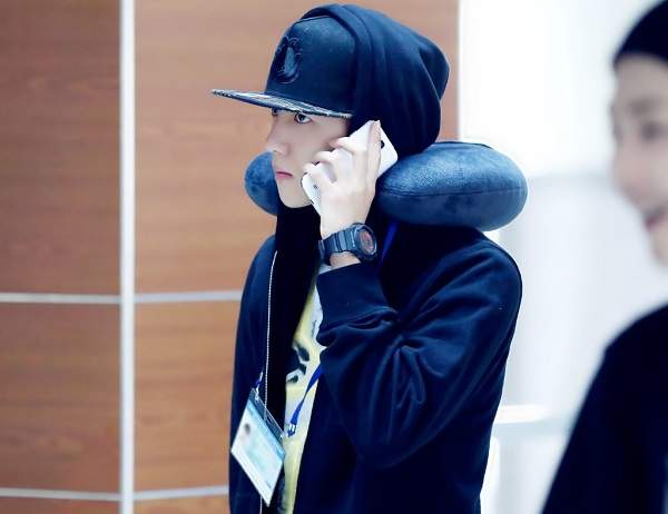 從側拍就能知道《明星臉有多大》把東西擺在臉旁就能揭曉真相 從側拍就能知道《明星臉有多大》把東西擺在臉旁就能揭曉真相