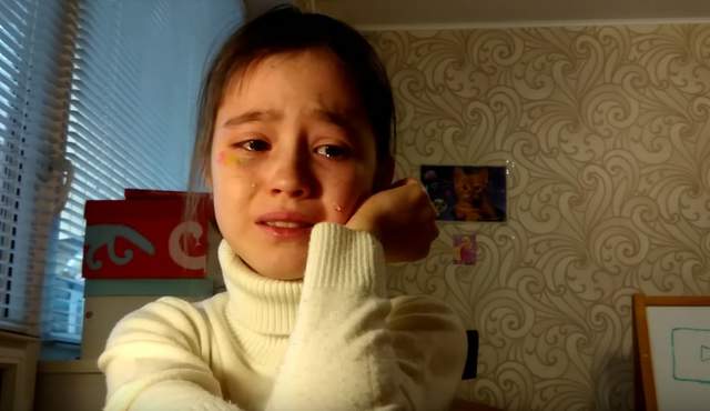 辦見面會《萬人響應一人到場》俄羅斯10歲女孩鏡頭前落淚