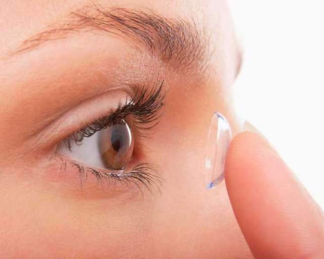 《白內障手術從眼中取出27片隱形眼鏡》要先看的應該是腦袋吧... 《白內障手術從眼中取出27片隱形眼鏡》要先看的應該是腦袋吧...