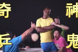 到底嗑了什麼《神鬼奇兵推出奇葩黑人影片》粉紅戰士騷氣外溢是個人才 到底嗑了什麼《神鬼奇兵推出奇葩黑人影片》粉紅戰士騷氣外溢是個人才