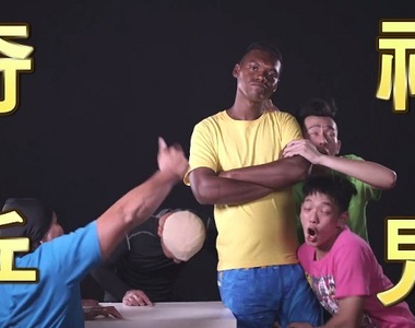 到底嗑了什麼《神鬼奇兵推出奇葩黑人影片》粉紅戰士騷氣外溢是個人才 到底嗑了什麼《神鬼奇兵推出奇葩黑人影片》粉紅戰士騷氣外溢是個人才