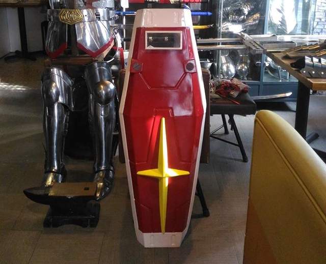 武器屋出大招《鋼彈RX-78-2盾牌實體化》Cos完手要廢好幾天吧… 武器屋出大招《鋼彈RX-78-2盾牌實體化》Cos完手要廢好幾天吧…