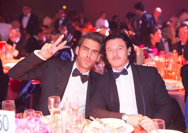 《路克伊凡斯與誹聞男友》這對照片太帥了只好分享