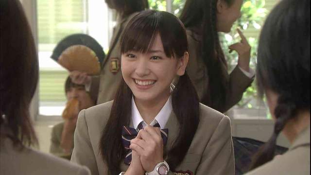 《最適合制服的名人》不分世代都獲得高票的最強制服妹究竟是...... 《最適合制服的名人》不分世代都獲得高票的最強制服妹究竟是......