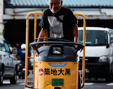 《築地魚河岸藍領》寫真集 魚市場工作的大叔們真是太硬派帥氣了(上鉤) 《築地魚河岸藍領》寫真集 魚市場工作的大叔們真是太硬派帥氣了(上鉤)