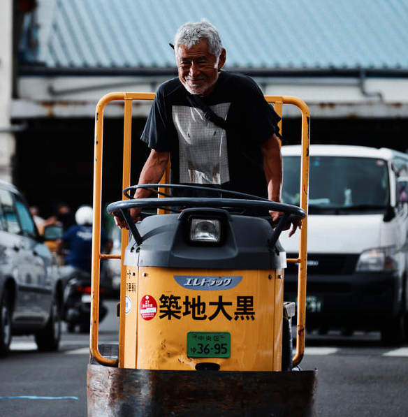 《築地魚河岸藍領》寫真集 魚市場工作的大叔們真是太硬派帥氣了(上鉤) 《築地魚河岸藍領》寫真集 魚市場工作的大叔們真是太硬派帥氣了(上鉤)