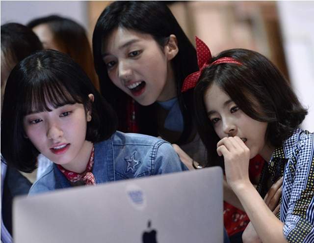 是滿滿歐派的新劇？《內衣少女時代》帶你重溫1970年的...內衣？