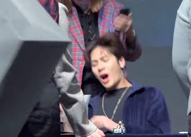 過來人才懂《超怕蟑螂的男成員被粉絲惡作劇》真的不要跟怕蟑螂的朋友開這種玩笑...