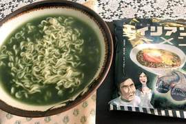 《異型泡麵》整碗綠油油的湯湯讓人印象超深刻 《異型泡麵》整碗綠油油的湯湯讓人印象超深刻