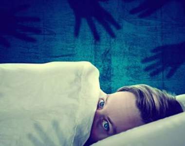 睡眠癱瘓症《鬼壓床的恐怖經驗》有個女人爬到我身上對我...... 睡眠癱瘓症《鬼壓床的恐怖經驗》有個女人爬到我身上對我......