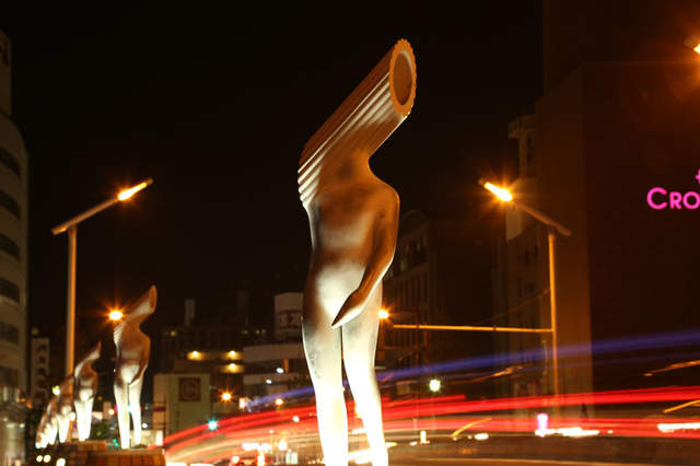 詭異雕像《通心粉星人》傳說不乖的小孩就會被這群通心粉帶走... 詭異雕像《通心粉星人》傳說不乖的小孩就會被這群通心粉帶走...